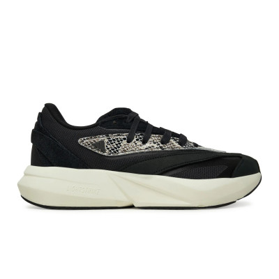 Кросівки жіночі Adidas Lightblaze